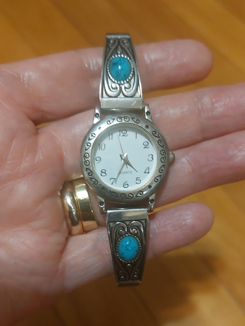 Vintage Southwestern Silver-Tone Quartz Watch - Faux Turquoise Stretch Band